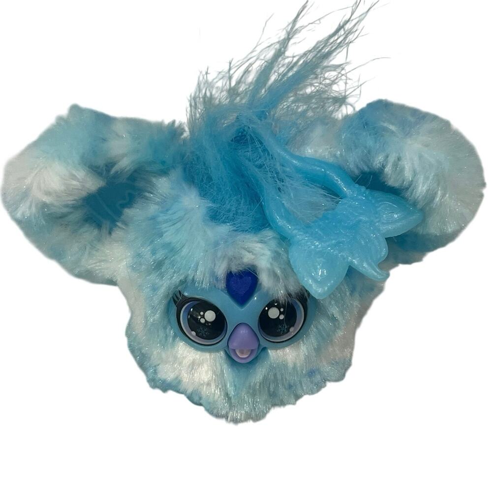 Hasbro Furby Furblets Sno-Way Holiday Edition Mini Friend electronic Plush Toy